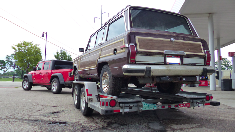 Illustration for article titled What It Was Like Towing a Free Jeep Grand Wagoneer With the 2020 Jeep Gladiator